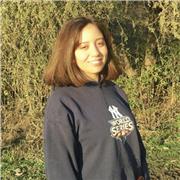 Estudiante de química y farmacia dicta clases particulares a niños y niñas de distintas edades